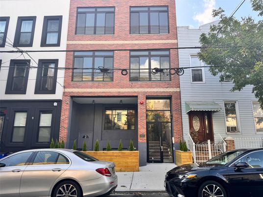 Exterior, Facade, Brick Facade, Rowhouse