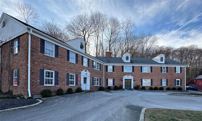 Exterior, Facade, Brick Facade, Georgian