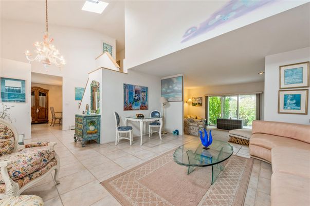 Chandelier, Dining room, Interior, Living room