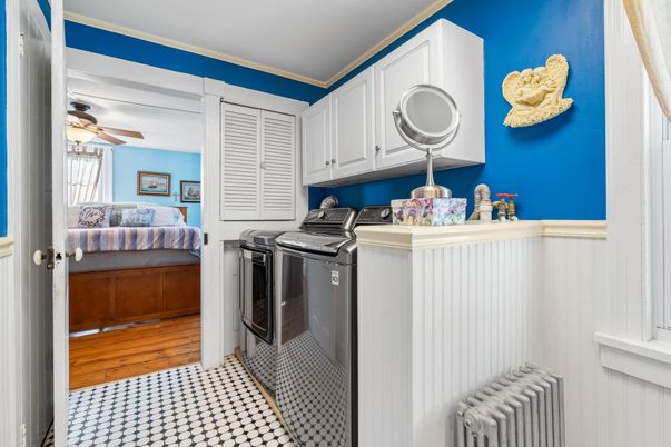 Interior, Washer, Wood Texture Flooring