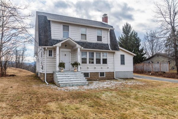 Exterior, Facade, Cape Cod