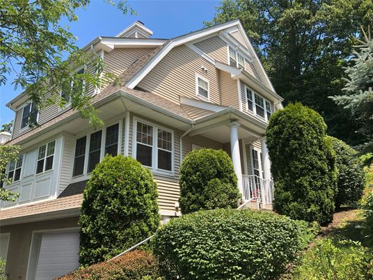 Exterior, Facade, Queen Anne Victorian