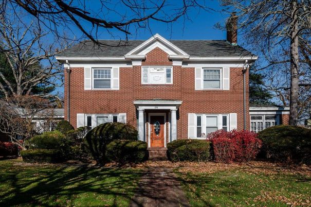Exterior, Facade, Brick Facade, Georgian