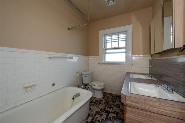 Bathroom, Dual Sink Vanities, Free Standing Baths, Interior
