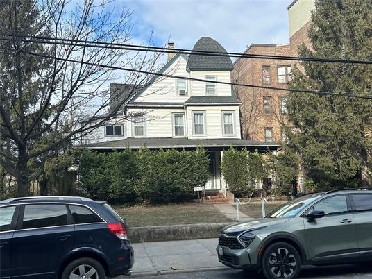 Exterior, Facade, Queen Anne Victorian