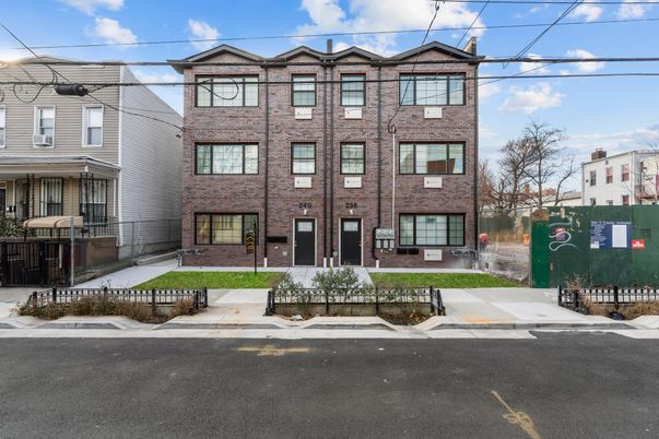 Exterior, Facade, Brick Facade, Rowhouse