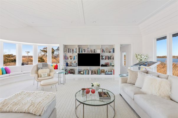 Interior, Living room, Water