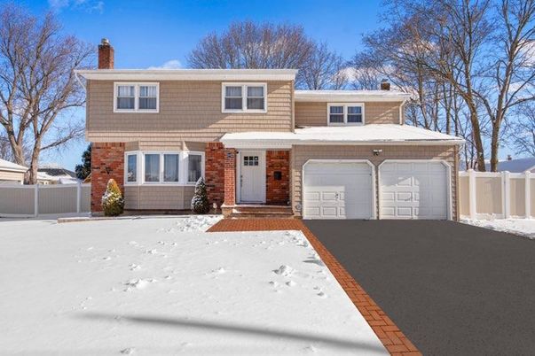 Attached, Exterior, Facade, Brick Facade, Split Level