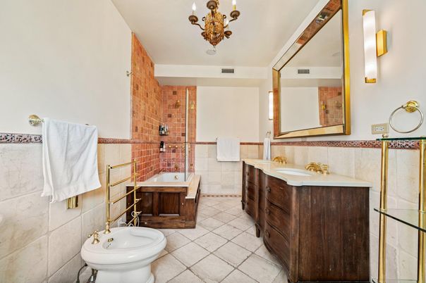 Bathroom, Dual Sink Vanities, Interior