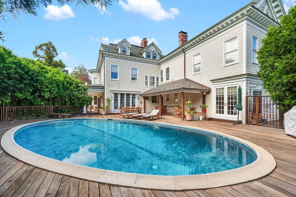Exterior, Pool