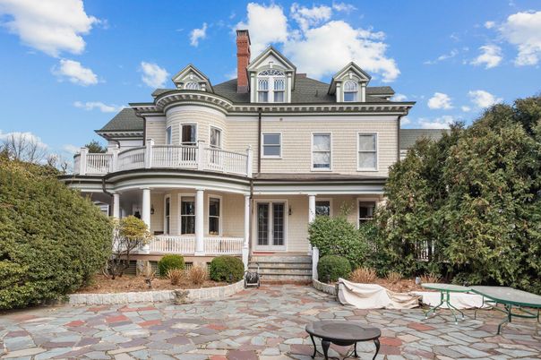 Exterior, Facade, Queen Anne Victorian