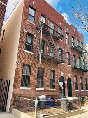 Exterior, Facade, Brick Facade, Rowhouse