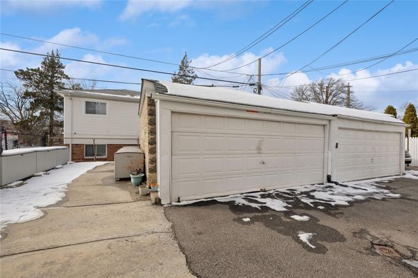 Detached Garage, Exterior
