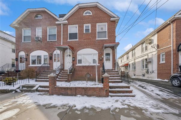 Exterior, Facade, Brick Facade, Rowhouse