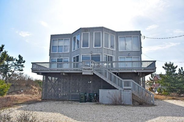 Exterior, Facade, Modern