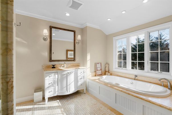Bathroom, Interior, Recessed Lighting