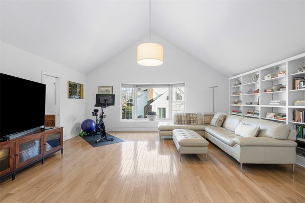 Fitness Equipment, Interior, Living room, Pendant Lights, Wood Texture Flooring