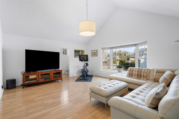 Fitness Equipment, Interior, Living room, Pendant Lights, Wood Texture Flooring