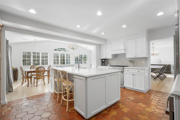 Chandelier, Dining room, Interior, Kitchen, Recessed Lighting, Stainless Steel Appliances