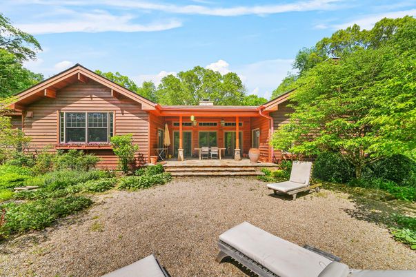 Exterior, Facade, Log Home