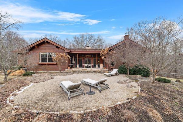 Backyard, Exterior, Facade, Brick Facade, Log Home