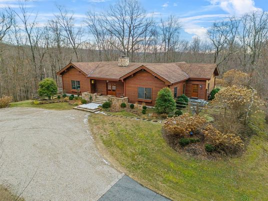Backyard, Exterior, Facade, Brick Facade, Log Home