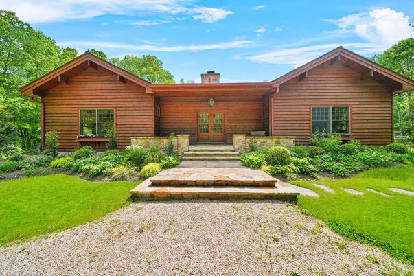 Exterior, Facade, Log Home