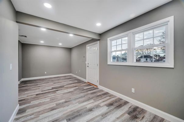 Empty room, Interior, Recessed Lighting, Wood Texture Flooring