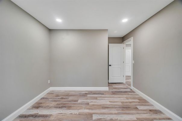 Empty room, Interior, Recessed Lighting, Wood Texture Flooring