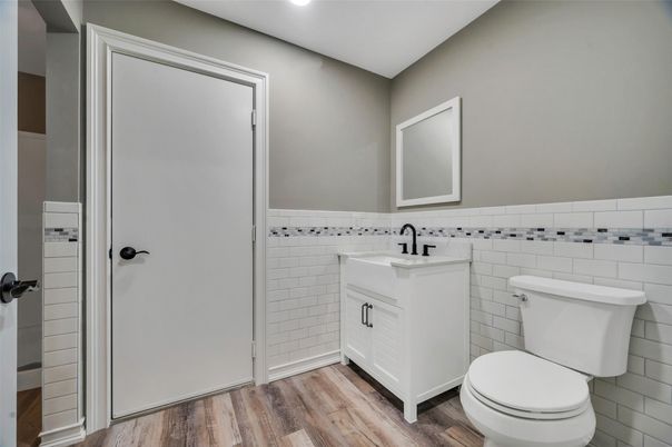 Bathroom, Interior, Recessed Lighting, Wood Texture Flooring