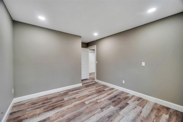Empty room, Interior, Recessed Lighting, Wood Texture Flooring