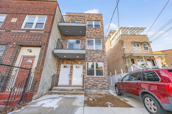 Exterior, Facade, Brick Facade, Rowhouse