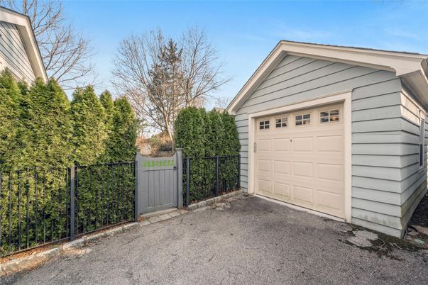 Detached Garage, Exterior