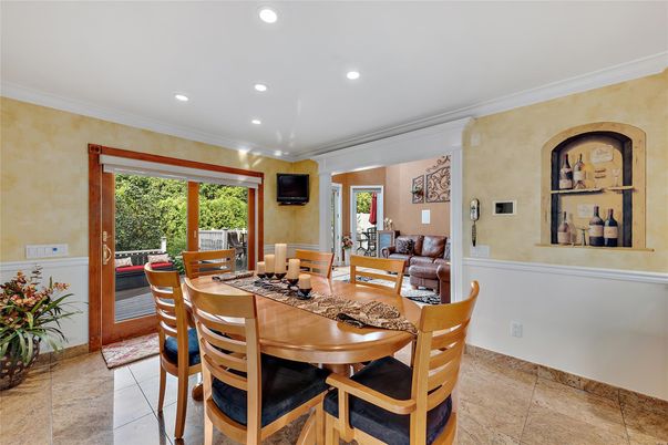 Dining room, Interior, Recessed Lighting
