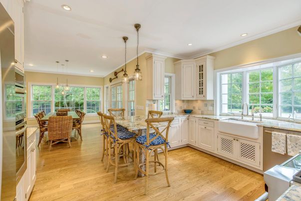 Chandelier, Dining room, Interior, Kitchen, Pendant Lights, Recessed Lighting, Wood Texture Flooring