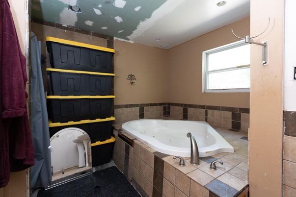 Bathroom, Interior, Recessed Lighting
