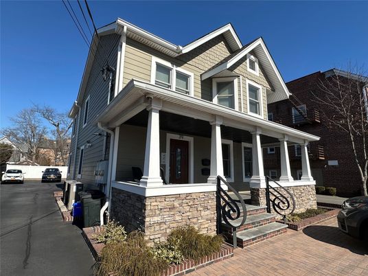 Exterior, Facade, Queen Anne Victorian