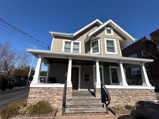 Exterior, Facade, Queen Anne Victorian
