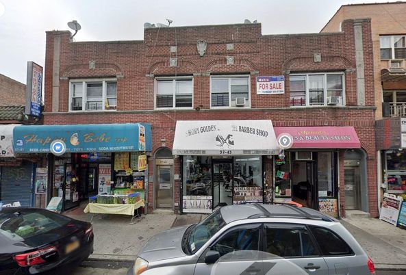 Exterior, Facade, Brick Facade, Rowhouse