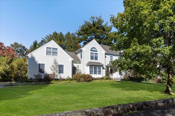 Exterior, Facade, Farmhouse