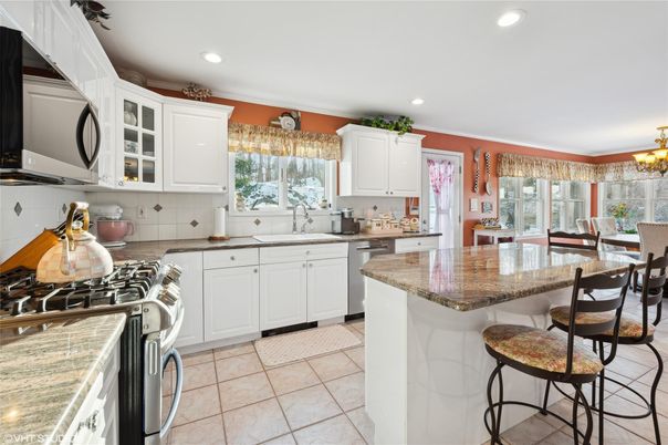 Chandelier, Dining room, Interior, Kitchen, Recessed Lighting, Stainless Steel Appliances