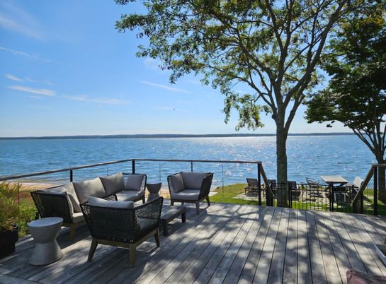 Exterior, Lake