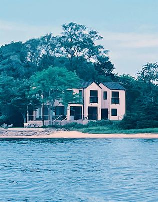 Exterior, Lake
