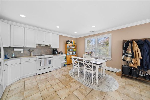 Dining room, Interior, Kitchen, Recessed Lighting