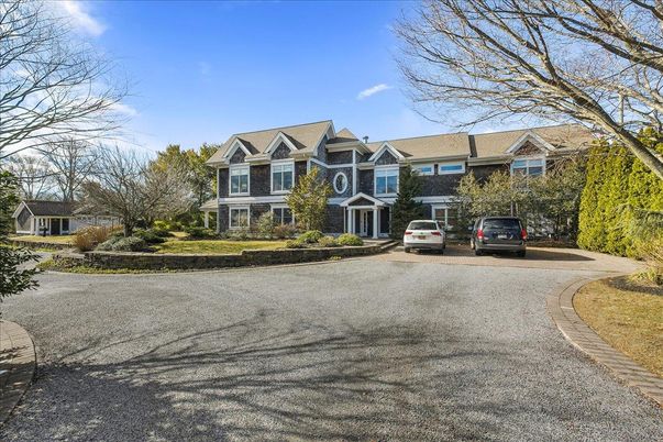 Exterior, Facade, Cape Cod