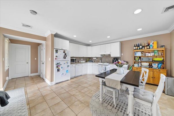 Dining room, Interior, Kitchen, Recessed Lighting