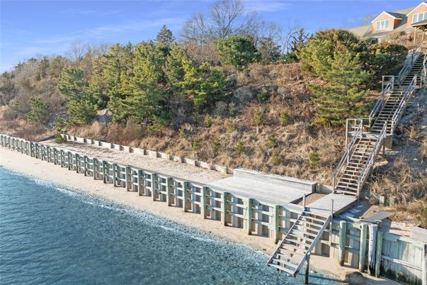 Exterior, Lake