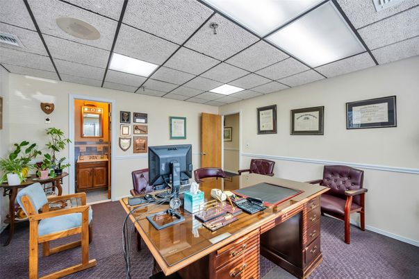 Home Office, Interior