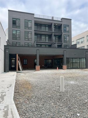 Exterior, Facade, Modern