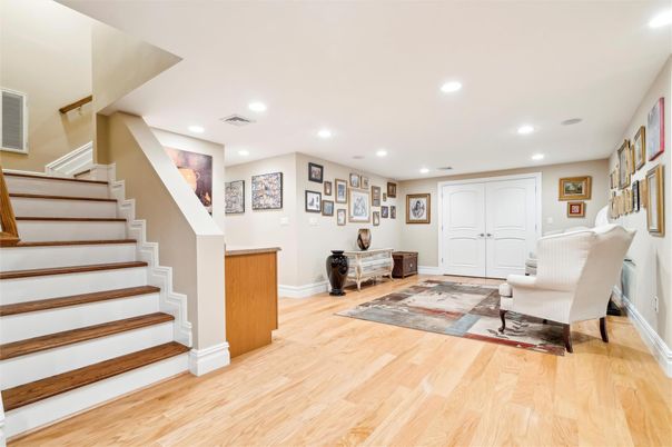 Interior, Recessed Lighting, Wood Texture Flooring